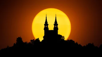 Church on the Pöstlingberg with the sun directly behind it